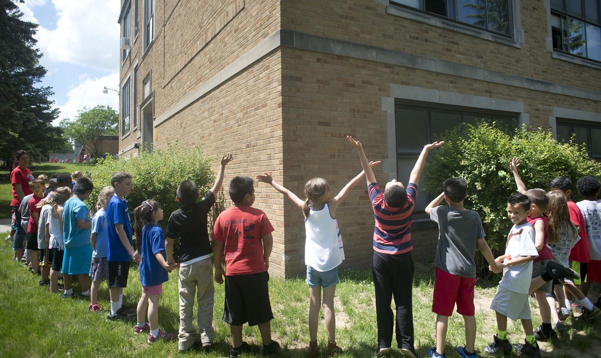 Bryant Alum Reflect As Demolition On School Begins Education Siouxcityjournal Com