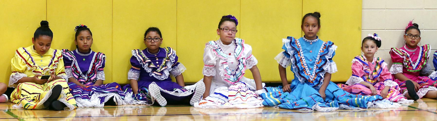 La Perla Taparia dancers