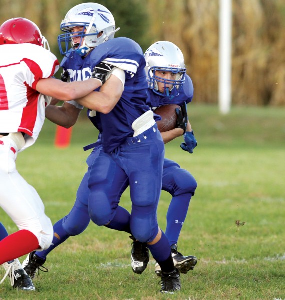 PhotosPonca plays Hartington Cedar Catholic Football