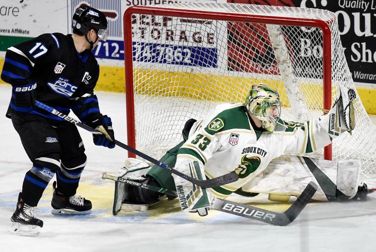 Hockey Fargo Force at Sioux City Musketeers