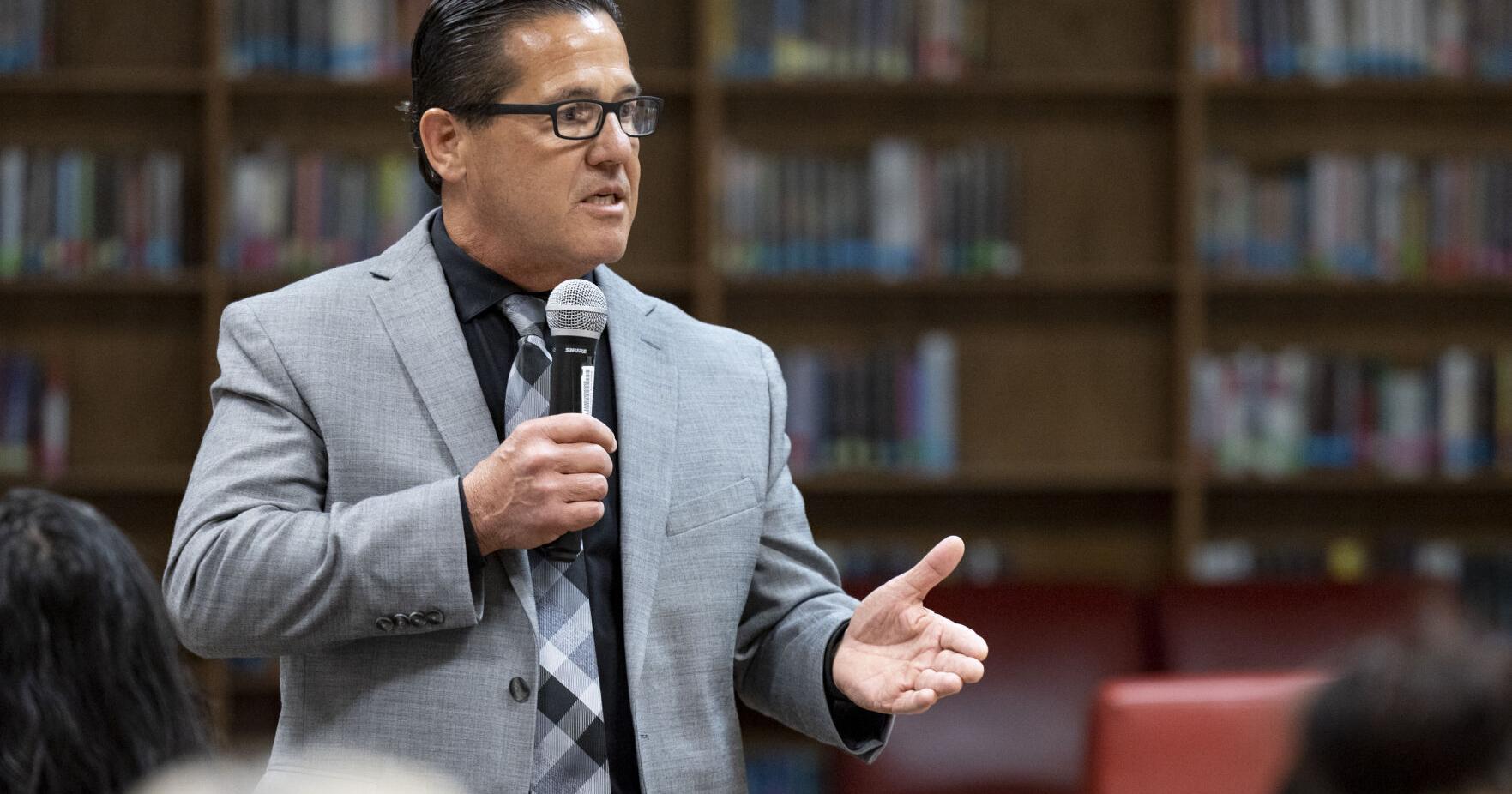 Sioux City School District has its new superintendent in Rod Earleywine