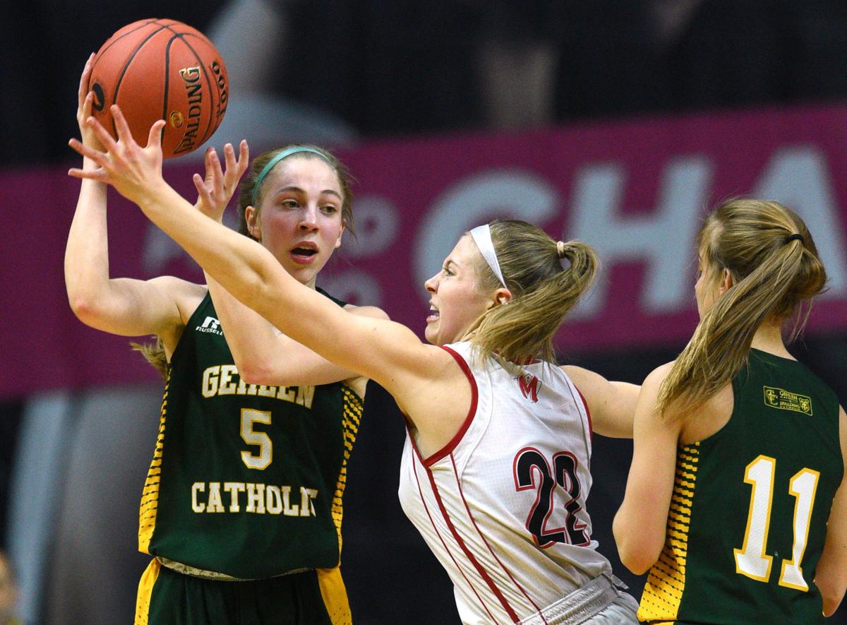 Gehlen Catholic Goes Toe To Toe With No 2 Marquette Catholic In