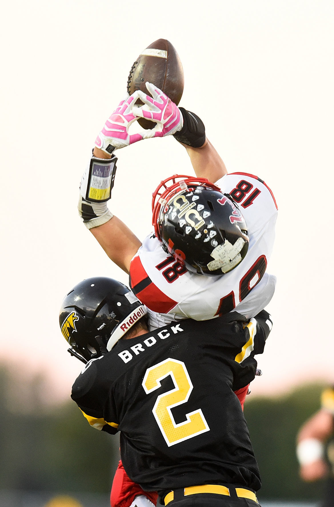 Hinton holds off Westerners Football