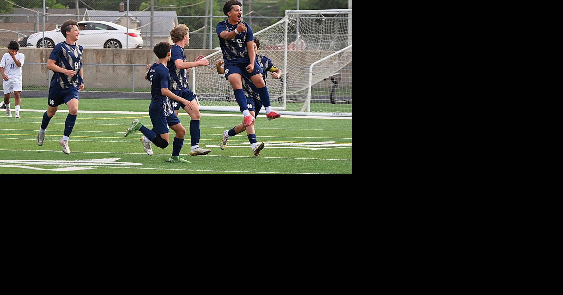Boys high school soccer: Heelan clinches 4th straight state tourney berth by beating Perry