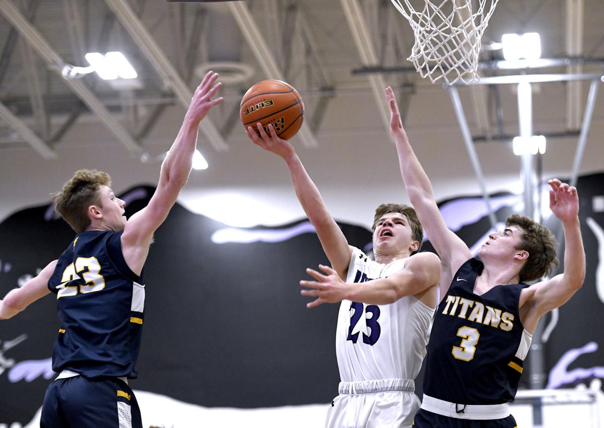 Dakota Valley Boys Beat Defending Champs Tea Area Advance To