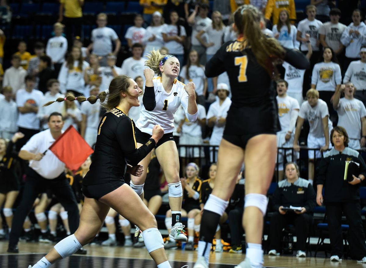Iowa State Volleyball 1A Janesville vs. Holy Trinity