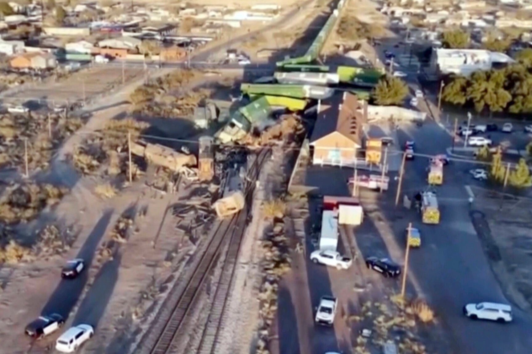 2 Killed, 3 Injured When Freight Train Derails In Small West Texas City ...