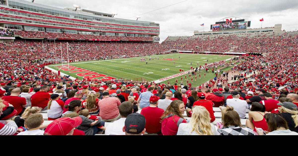 Large crowd expected for Huskers spring game