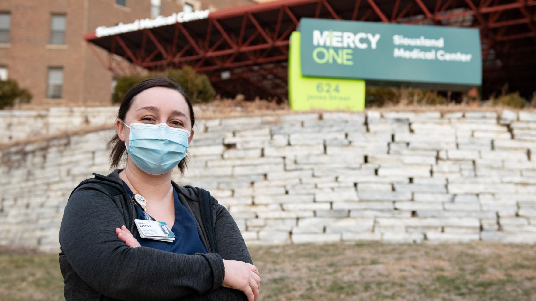 'We're struggling together': 2 Sioux City nurses talk about the battle against COVID-19 - Vimarsana News