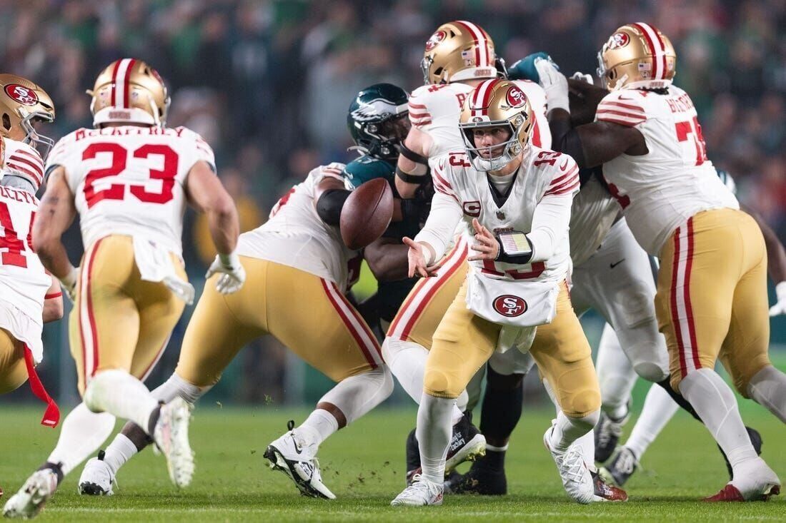 49ers first team in playoffs; Bears, Giants close on wild-card teams