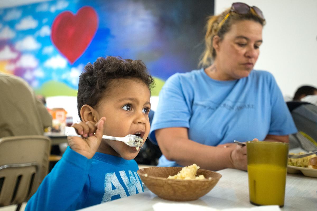 Siouxland Soup Kitchen feeds dozens of homeless each day ...