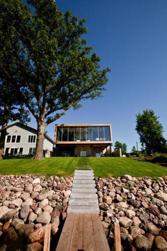Okoboji lake home by PLaN Architecture
