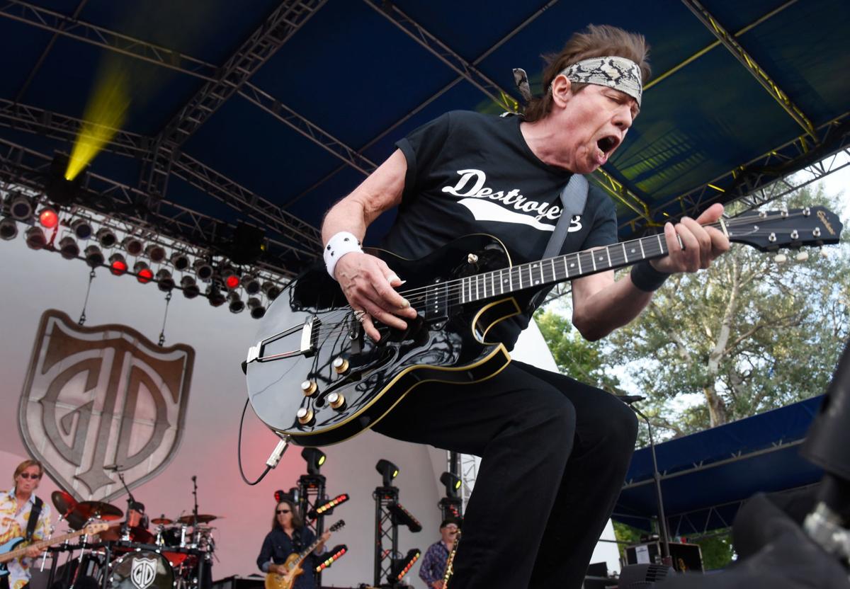 Review Flo Rida George Thorogood Offer Something For Everyone At Saturday In The Park Entertainment Siouxcityjournal Com