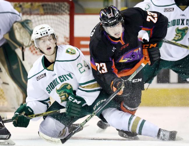 Musketeers hockey vs Youngstown 121115