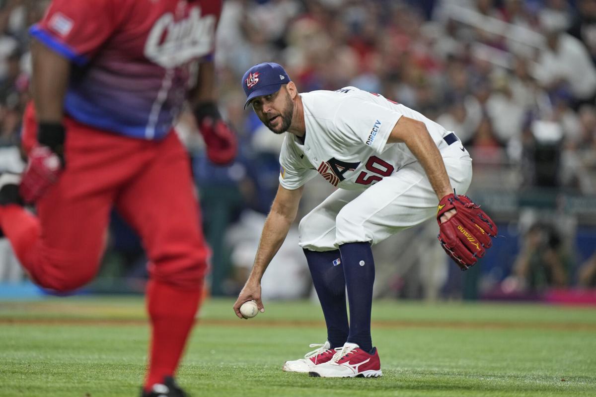 Cards' Wainwright out several weeks after straining groin at WBC