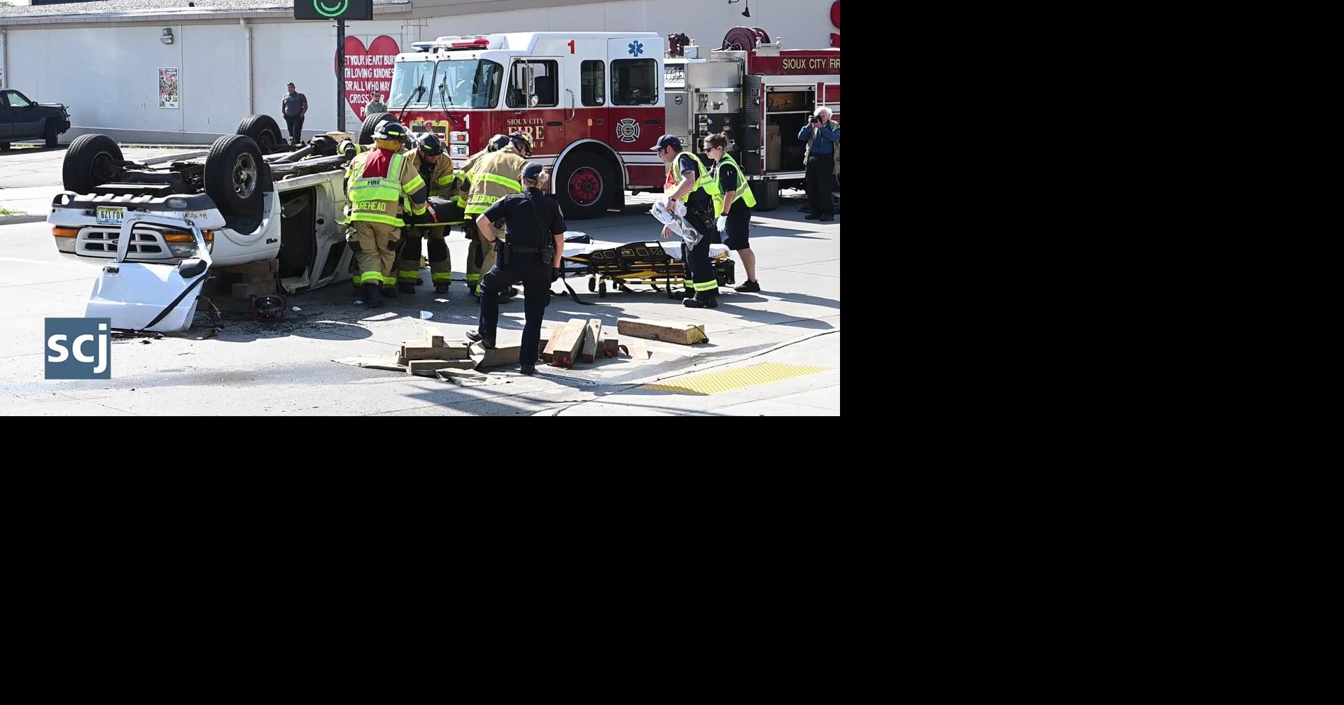 Person extricated from pickup following rollover accident in Sioux City