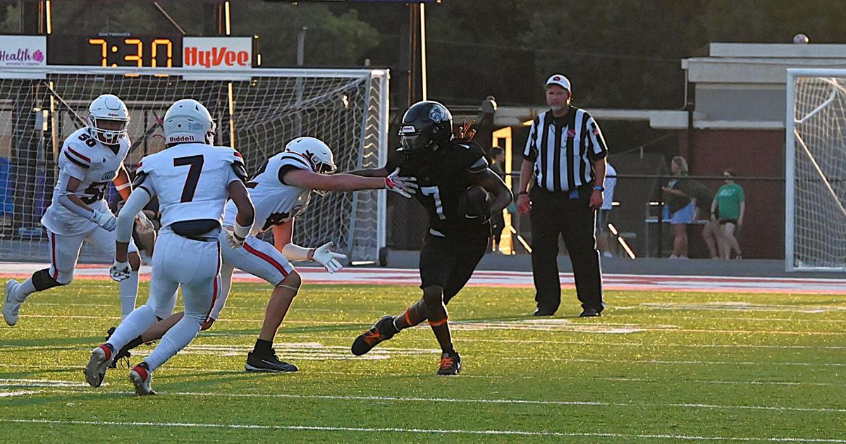 High school football: SSC at West