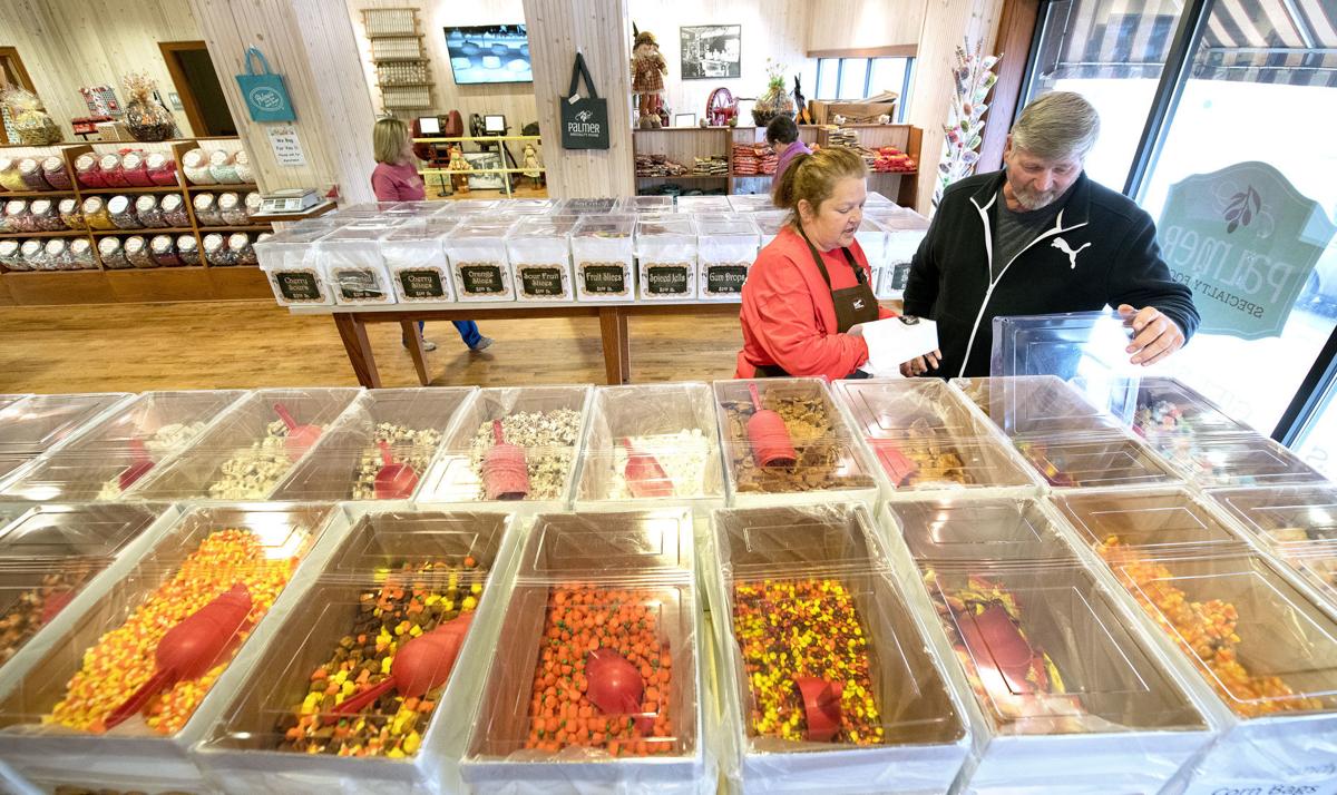 Halloween Is Big Business At Palmer S Candy Shoppe Local News Siouxcityjournal Com