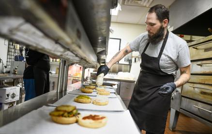 Smash burger is a smash with Siouxland residents - Vimarsana News