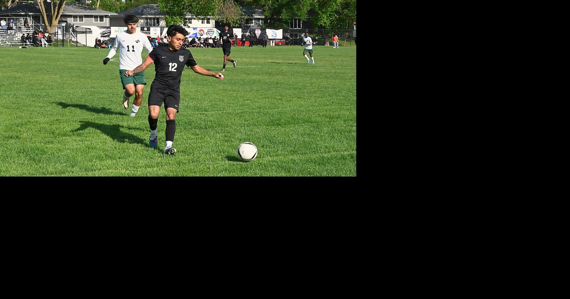 Boys soccer: East advancing in 4A substate bracket by beating West