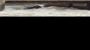 Three Dead One Missing After Tugboat And Barges Swept Over Spillway Of Ohio River Dam Latest News Siouxcityjournal Com