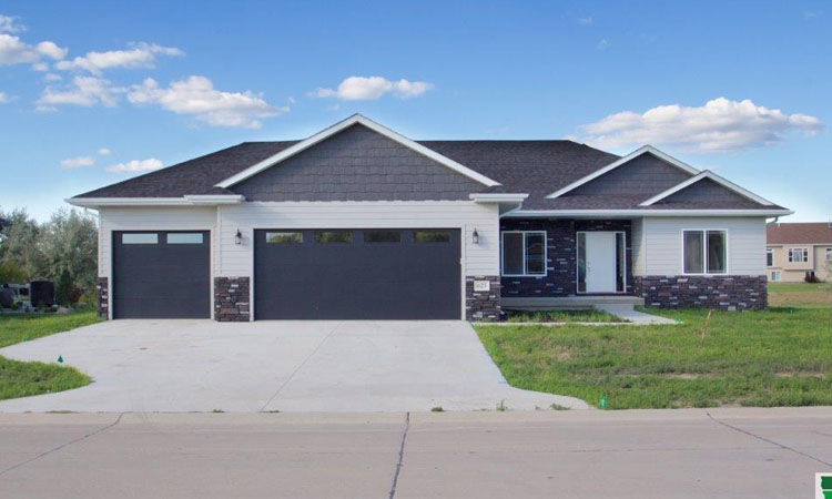 625 E. Pinehurst, Dakota Dunes - $390,000