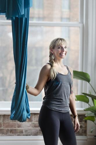 Let's Go Wild Ellie Brown Performance Yoga Capri Leggings - Women