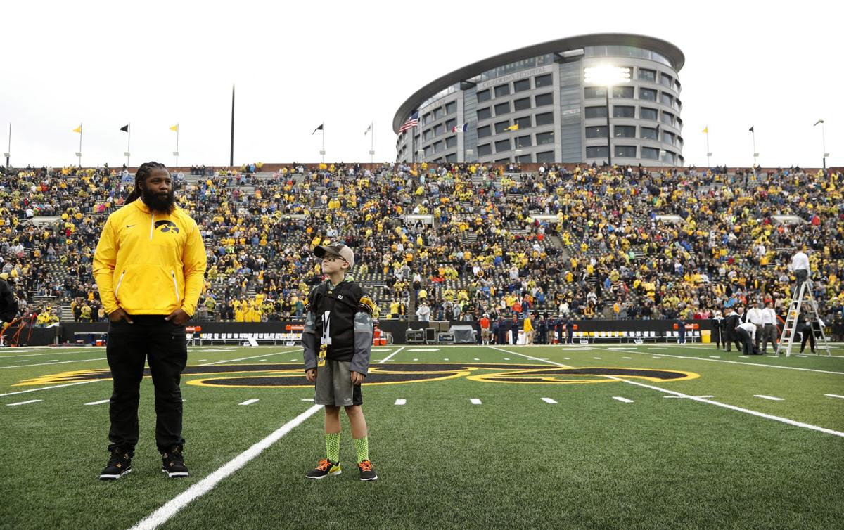 Kinnick Wave To Be Honored College Siouxcityjournal Com