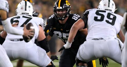 Hawkeyes Steady Logan Lee plays key role on stingy Iowa defense Hawkeyes Steady Logan Lee plays key role on stingy Iowa defense