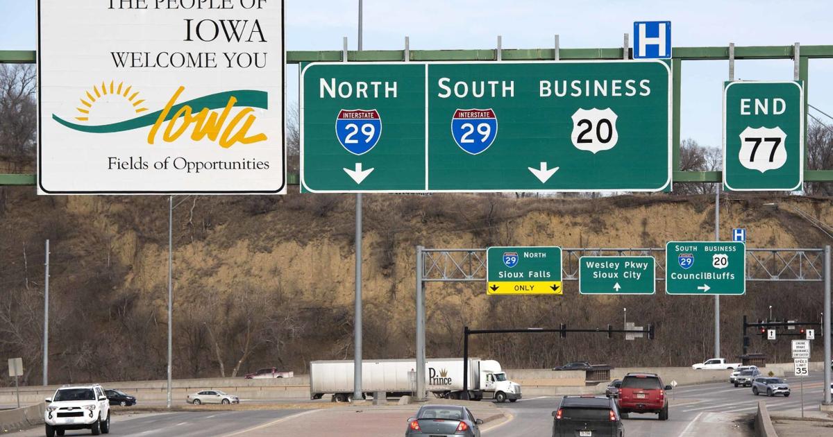 Iowa Guide Signs Welcome to Iowa, a state in need of a new slogan: Lawmakers take on ...