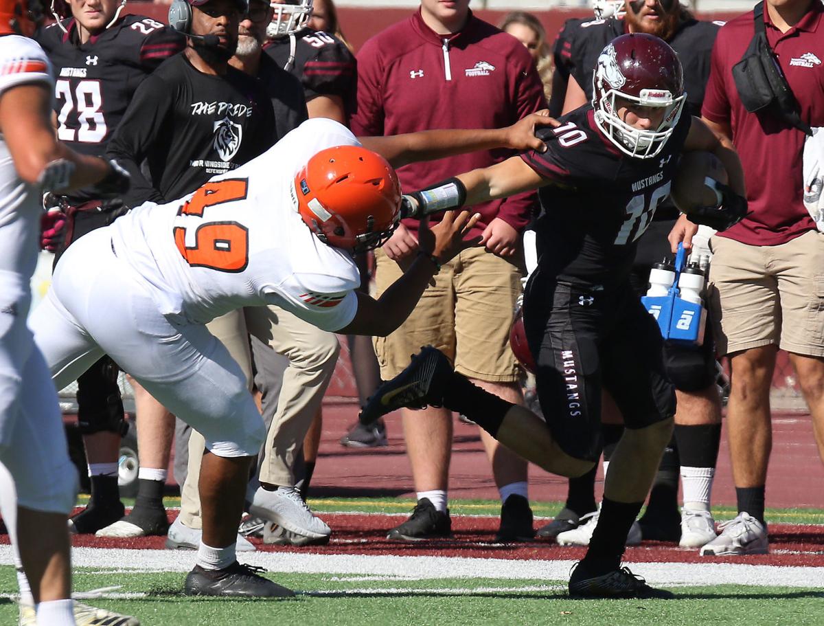 Morningside Stays Undefeated With Easy 61 0 Shutout Of Jamestown College Sports Siouxcityjournal Com