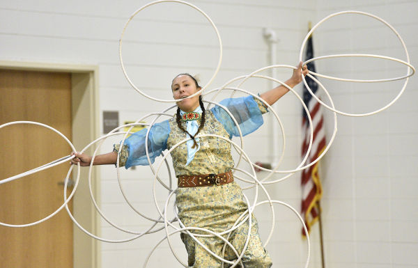 Photo Native American Hoop Dancer Visits Sioux City Schools Local