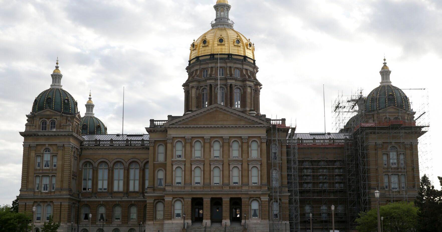 Teacher groups say Iowa bill to meant protect students from 'grooming' overbroad, could have 'chilling effect' - Vimarsana News