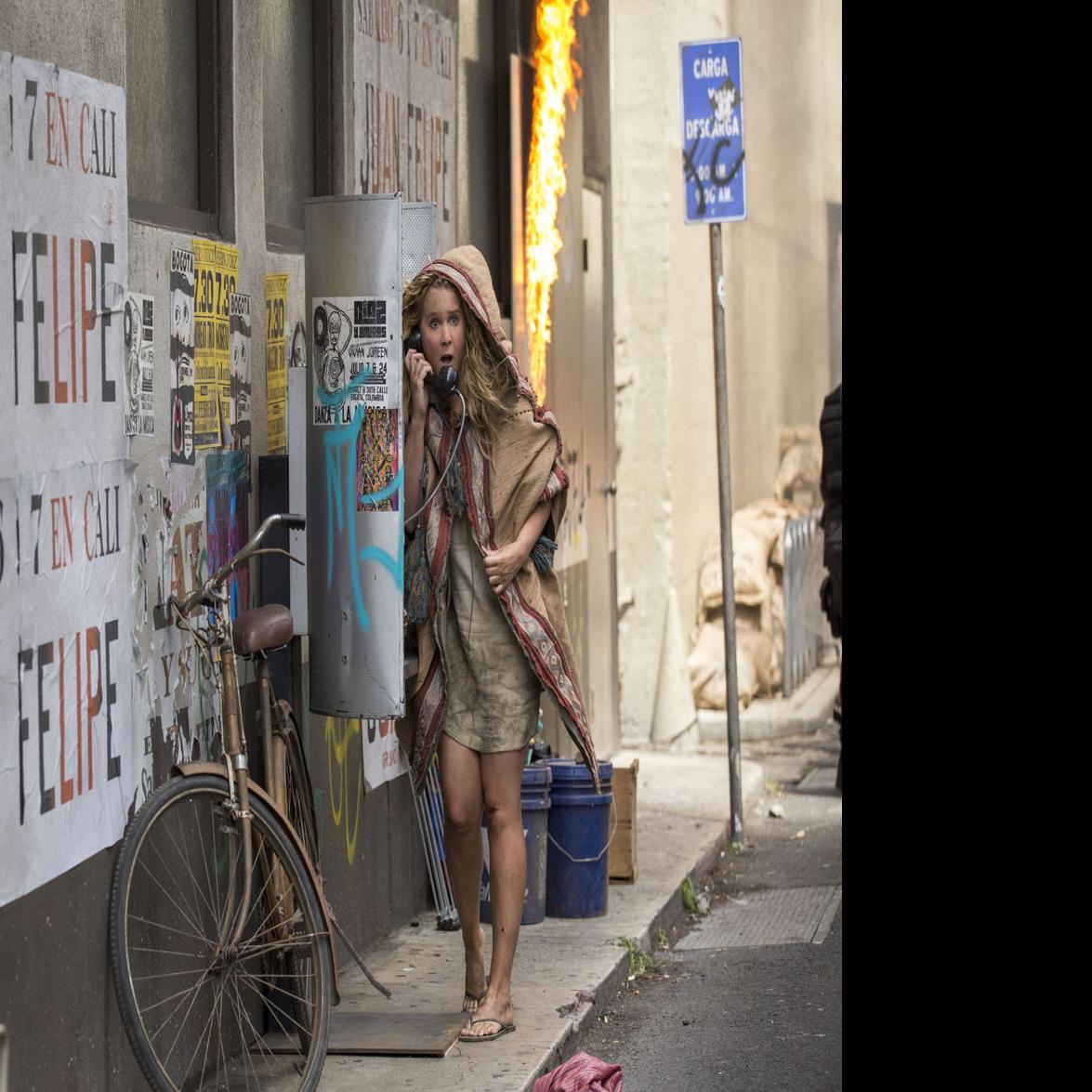 Review Amy Schumer Gets Laughs In Half Baked Underwritten Snatched Movies Siouxcityjournal Com