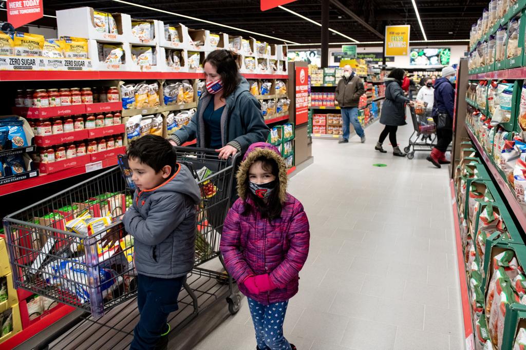 Eager First Day Aldi Shoppers Aren T Deterred By Sioux City Blizzard Local News Siouxcityjournal Com