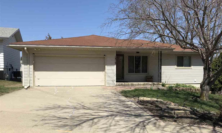 1313 Winona Ct, Sioux City - $198,500