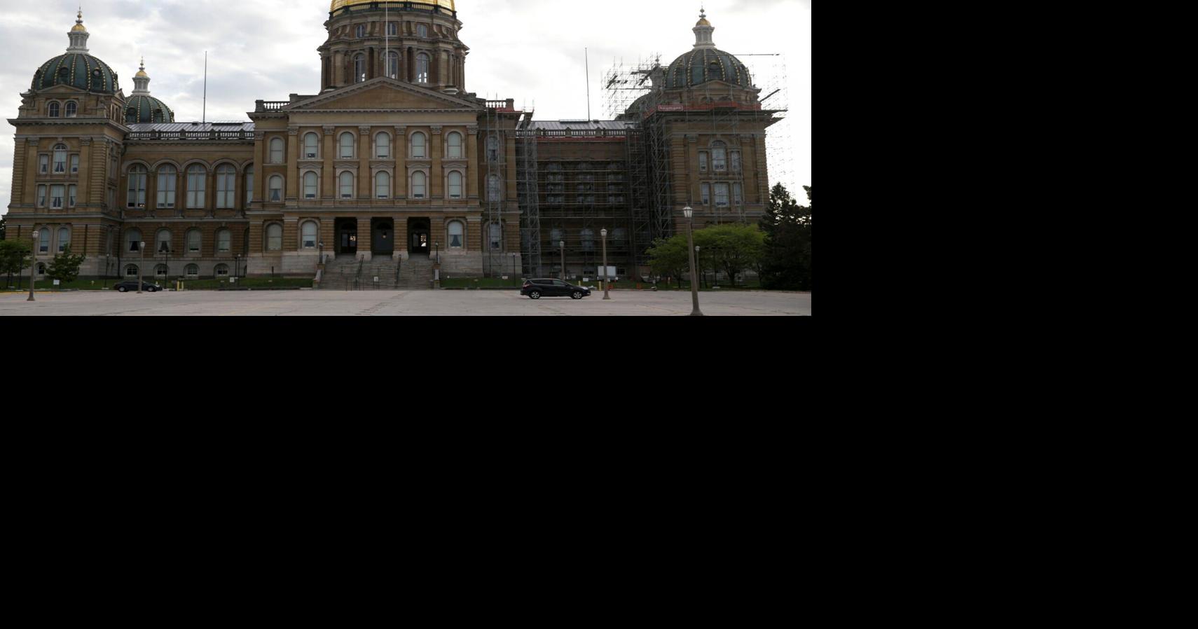 Speakers decry Iowa bill giving politicians more sway over libraries