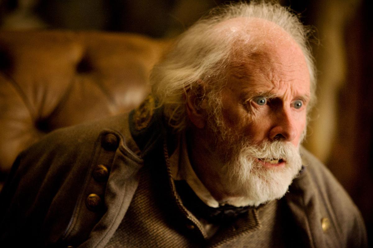 Review Hateful Eight Isn T Tarantino S Best But It Does Entertain Movies Siouxcityjournal Com