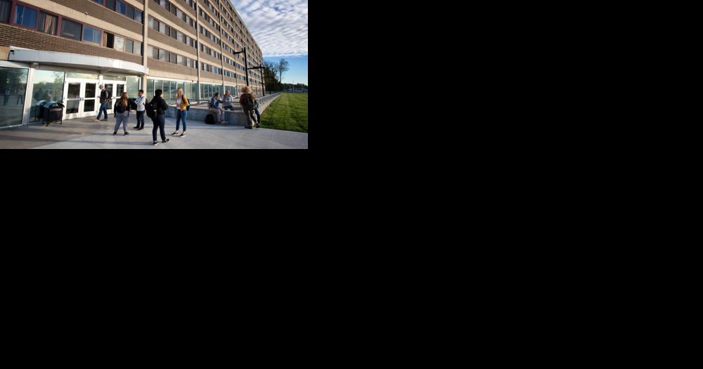University of Iowa to keep for-sale dorm open to handle record housing requests - Vimarsana News