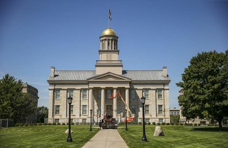 Fewer Iowa university students being taught by tenured faculty