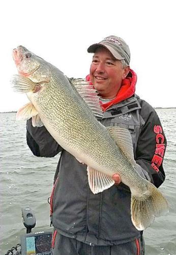 Catching a Bunch of Winter Walleyes with Johnnie Candle