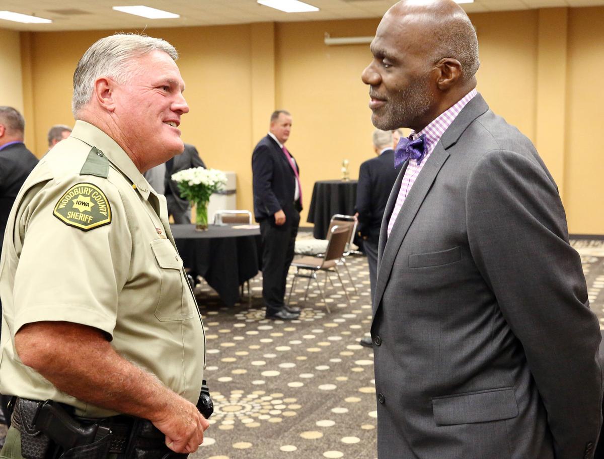 Alan Page talks Vikings, police shootings in Siouxland Local news