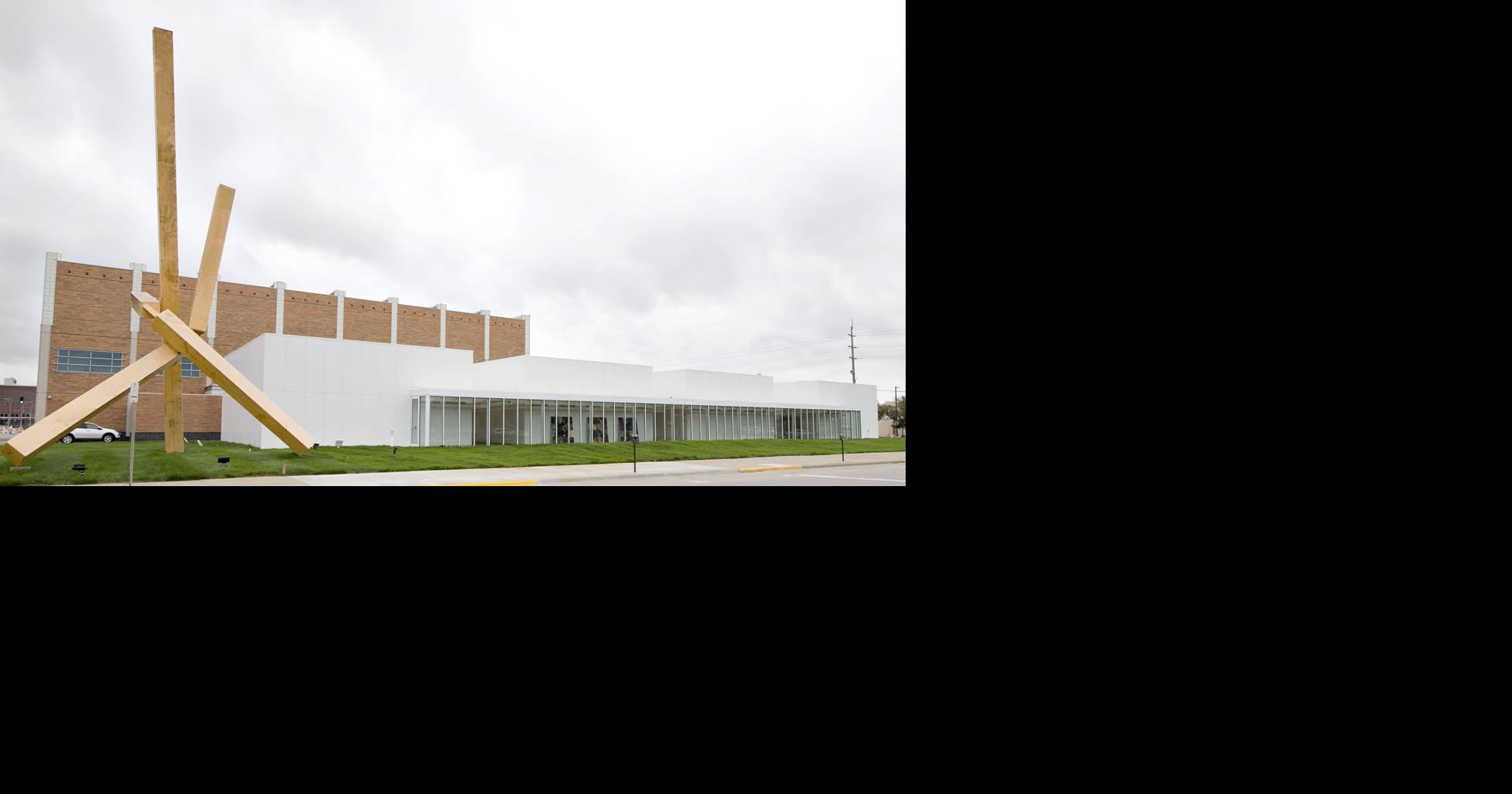 New Sioux City Art Center exhibit celebrates women in the arts