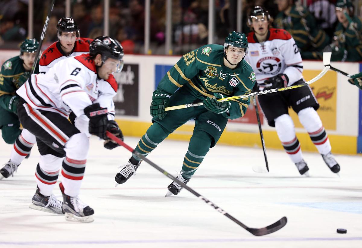 Photos Waterloo Black Hawks at Musketeers hockey Musketeers