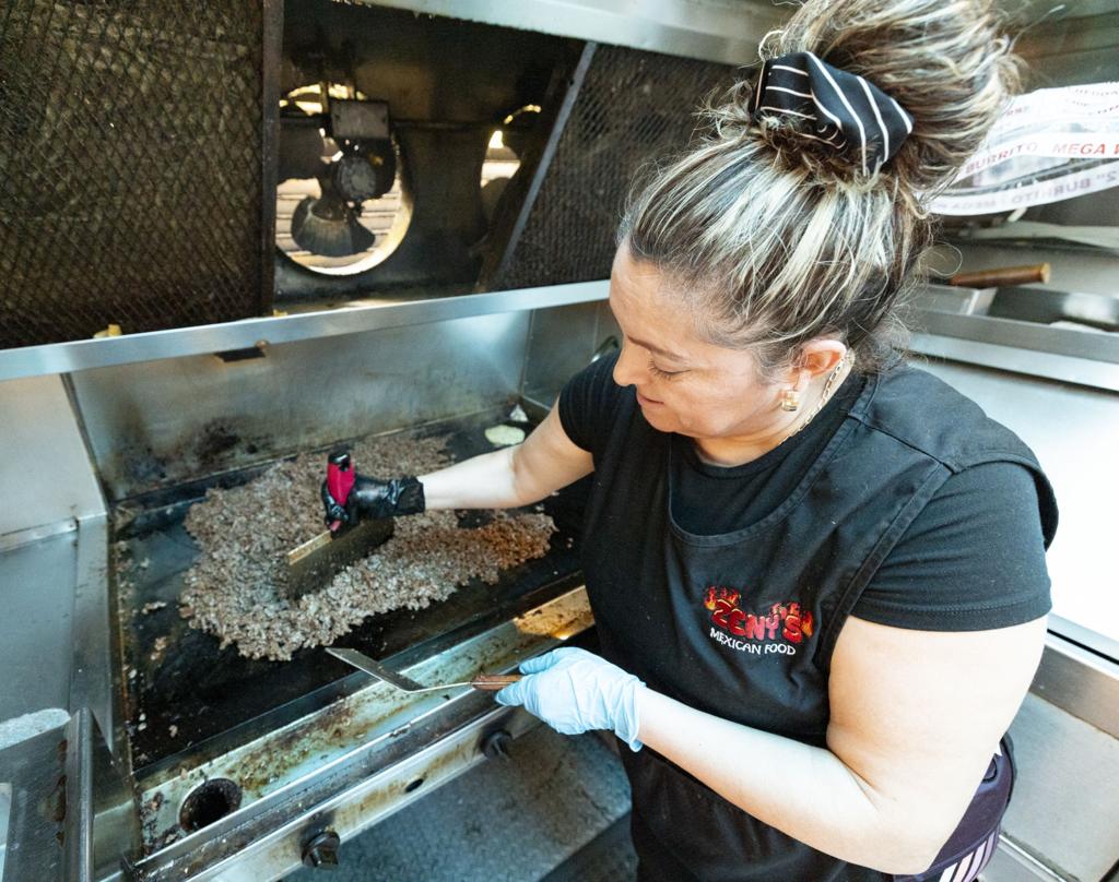 Sioux City Food Truck Fridays To Begin Its Season On Friday Local Briefs Siouxcityjournal Com