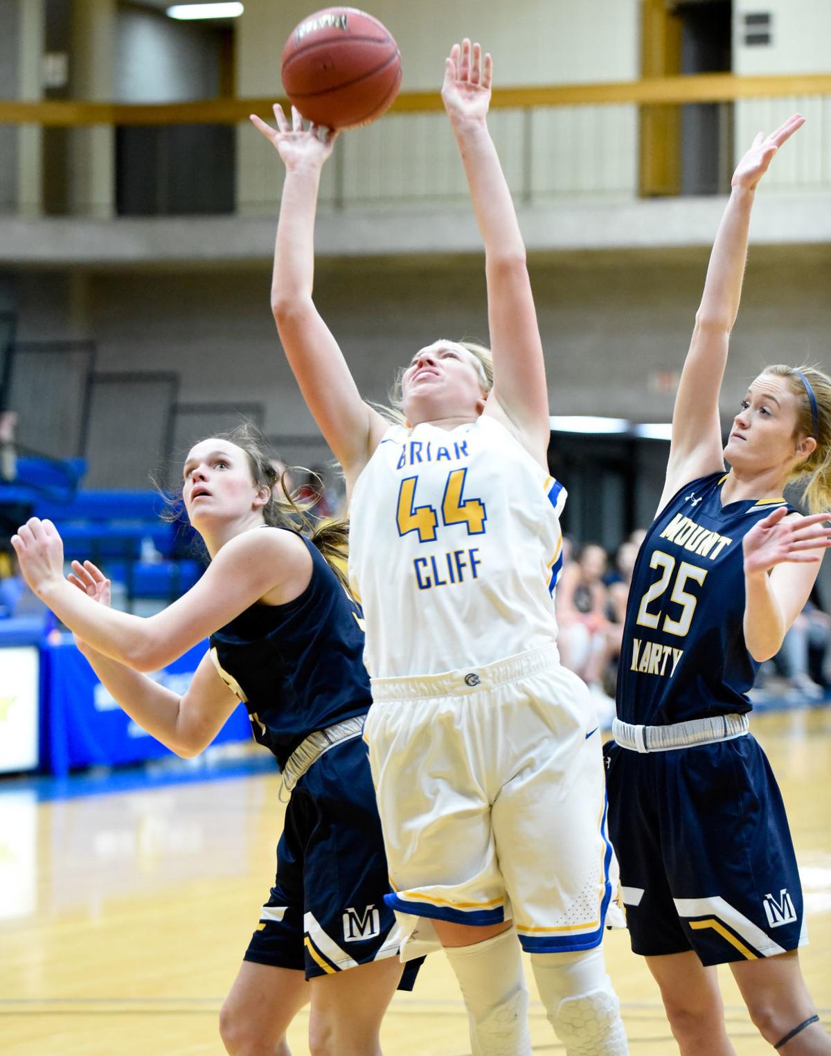Basketball Briar Cliff vs. Mount Marty