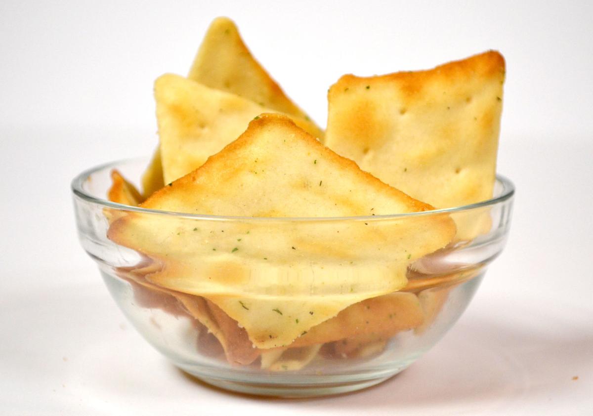 Snackable flatbread Curry up for some nonstop naan chips! Weekender