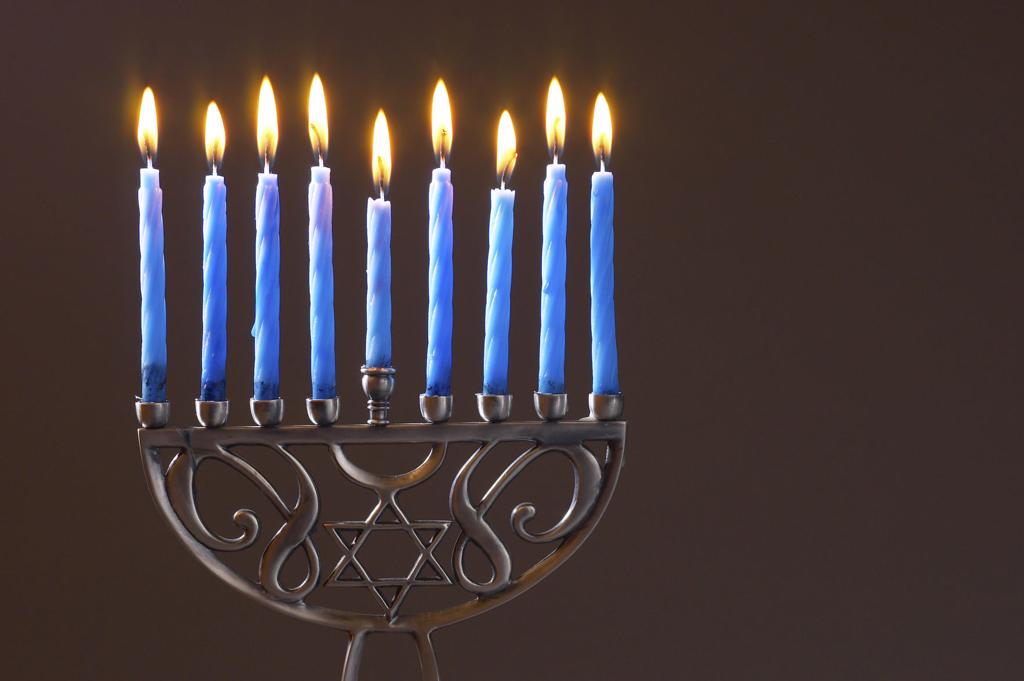 Ari Teaches A Tidbit Of Hanukkah History Weekender Siouxcityjournal Com
