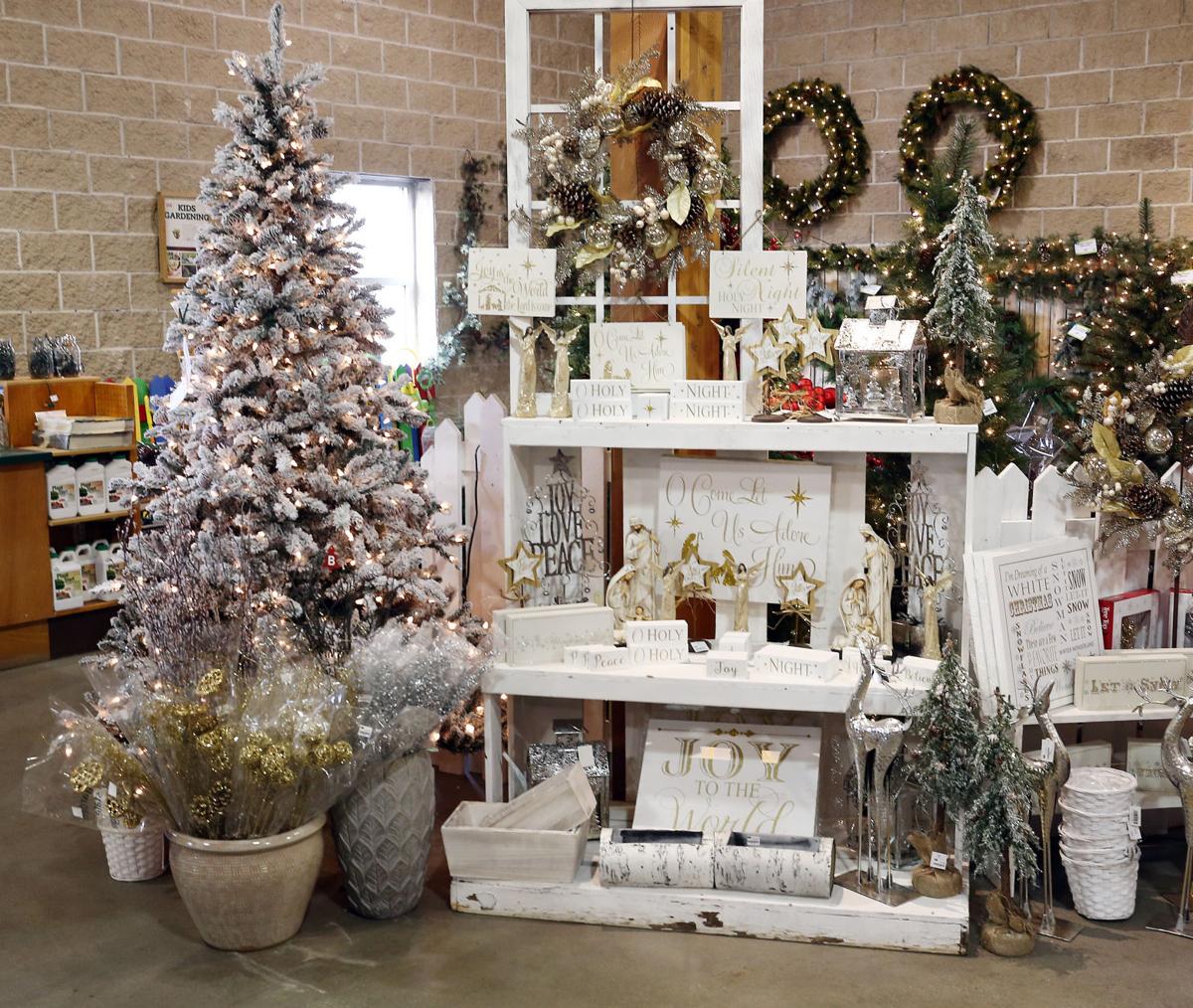 Fake fir Artificial Christmas trees emphasize warmth and personality