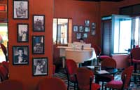 Mo-Mo's Piano Bar gives taste of Roaring '20s 